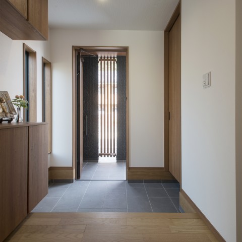 新築の玄関をおしゃれな空間に変えるアイディアをご紹介！